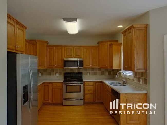 Building Photo - 444 Savannah Ridge