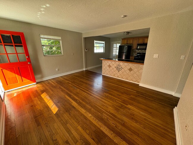 Building Photo - Fenced in four bedroom house near beautiful Gulfport