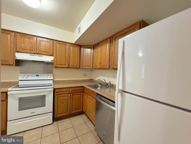 Building Photo - 4645 Logsdon Dr