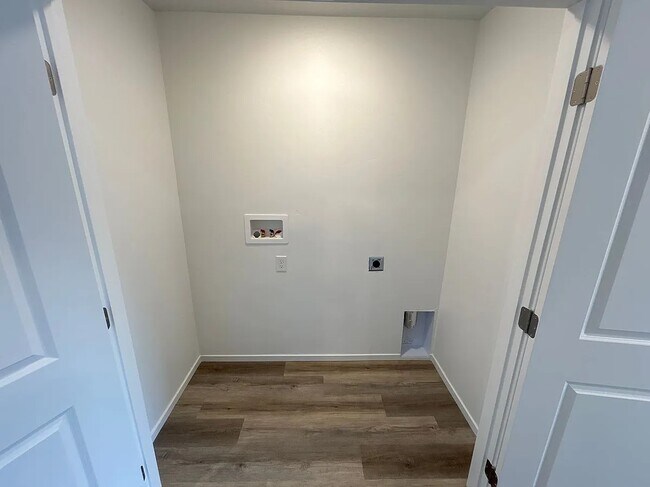 Building Photo - 2974 W Graham Lp