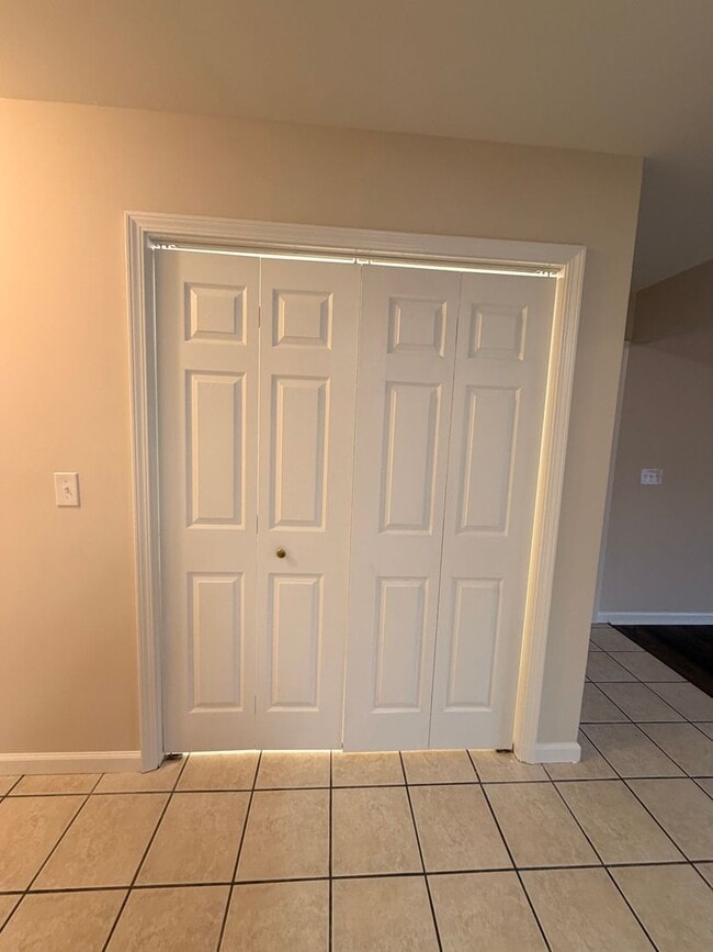 Building Photo - 110-112 Lyons Dr NW