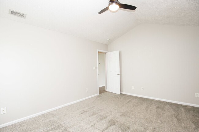 Building Photo - Charming 3 Bed, 2 Bath Rental Home in Raeford, NC - Don't Miss Out!