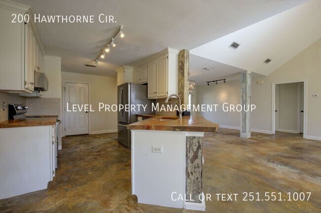 Building Photo - 200 Hawthorne Cir