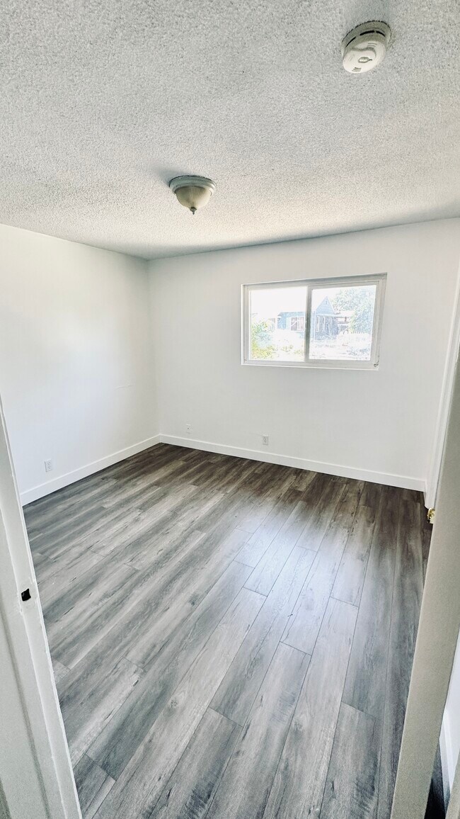 2nd BR A - 5924 Gardenia Ave