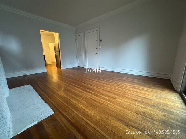 Building Photo - 2773 Hampshire-Unit 4