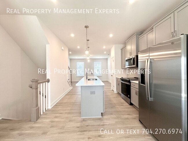 Building Photo - 5008 Layman Dr