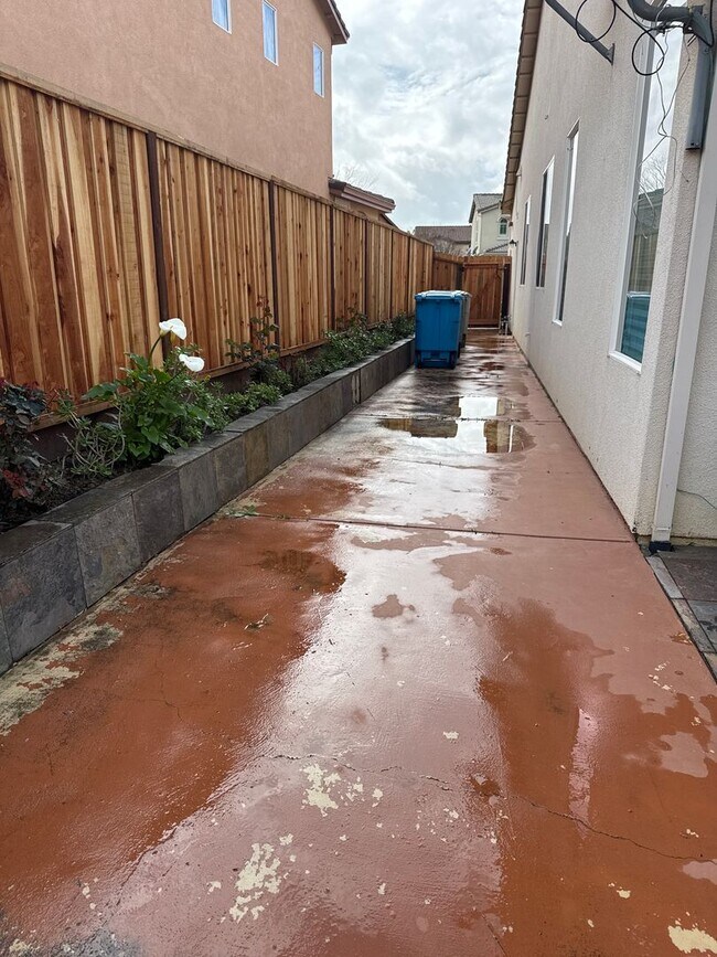 Building Photo - AVAILABLE! OPEN HOUSE FRIDAY 3/20/26 from 5:00-6:00 pm