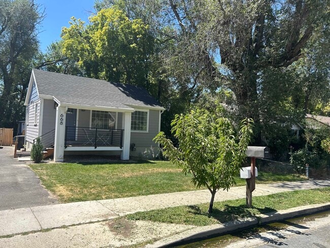 Building Photo - 668 E Springview Dr