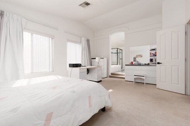 Building Photo - Good sized Summerlin home with large backyard