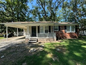 Building Photo - 2/2 Charming House in Garden Lakes $1,296