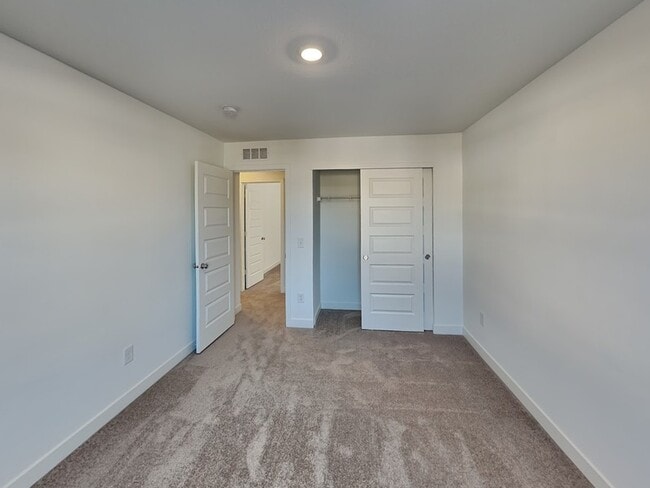Building Photo - 748 Felix Dr