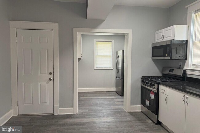 Building Photo - 2502 Halcyon Ave