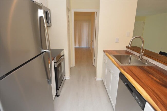 Building Photo - 10263 Gandy Blvd N