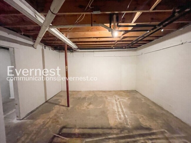 Building Photo - 1310 Sun Valley Rd