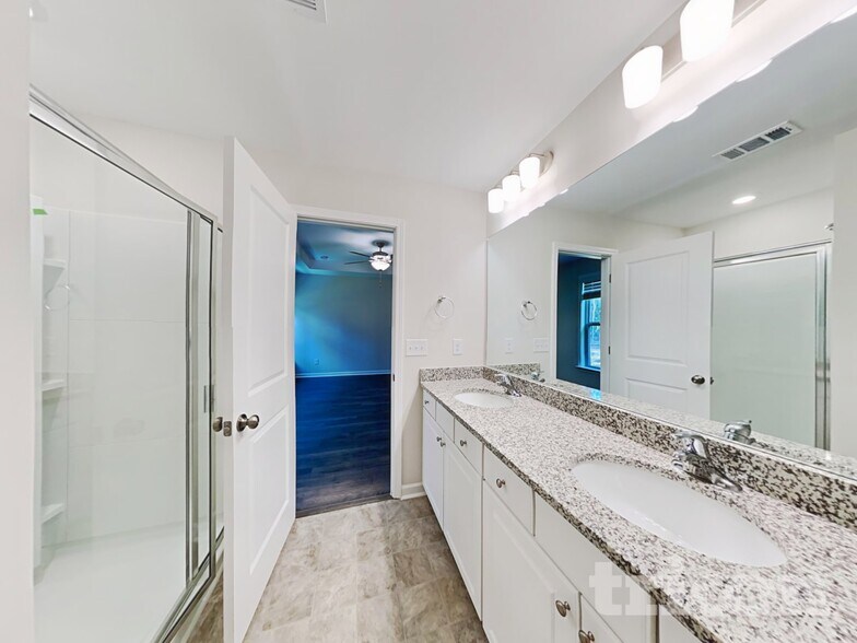 Building Photo - 200 Chapelcrest Ln