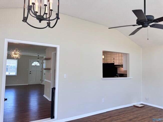 Building Photo - 14001 Sandhurst Dr SW