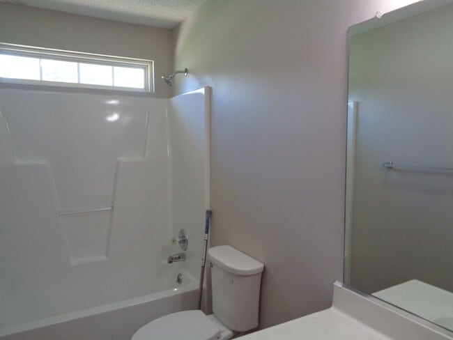Building Photo - Upgraded House for Rent-3 Bedroom