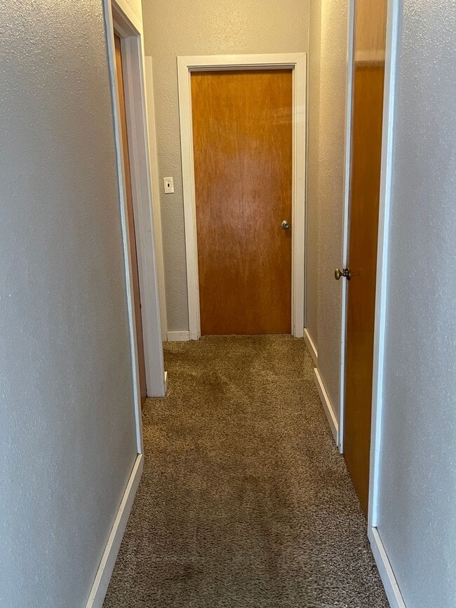 Building Photo - 458 3rd St NE