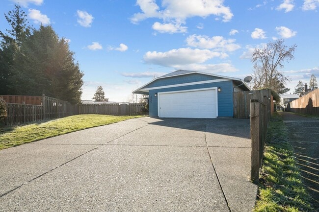 Building Photo - Ranch-Style 3 Bed / 2 Bath Single-Level Home in Hillsboro