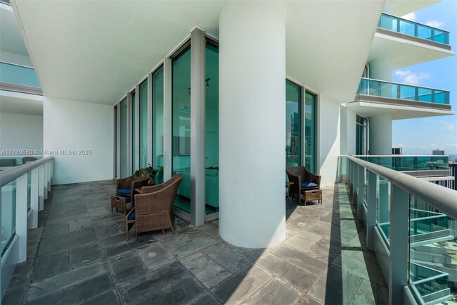 Building Photo - 900 Biscayne Blvd