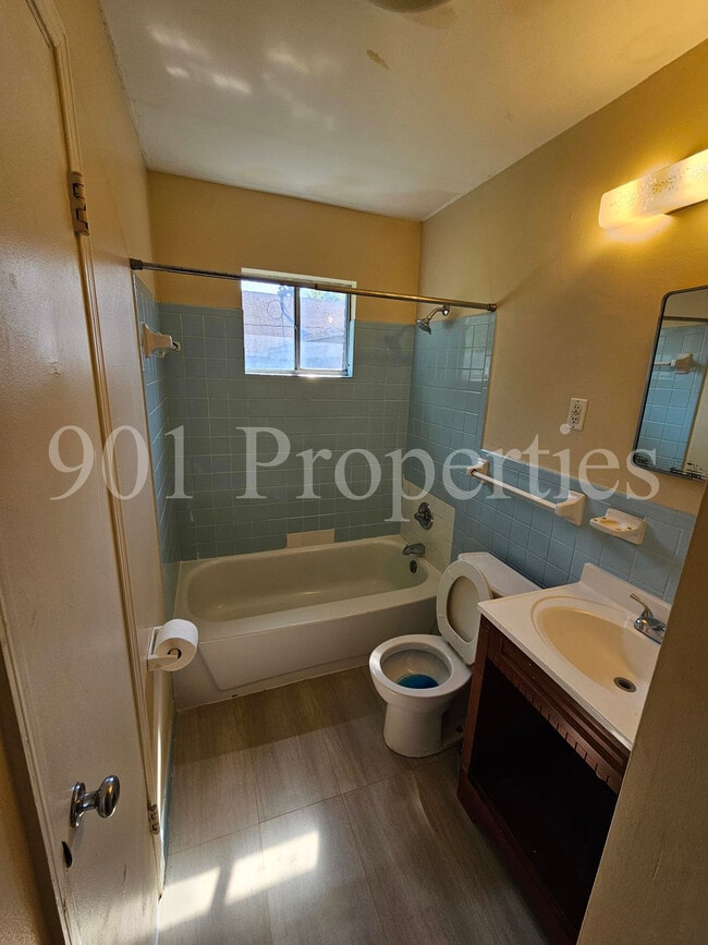 Building Photo - 9018 Moss Point Dr