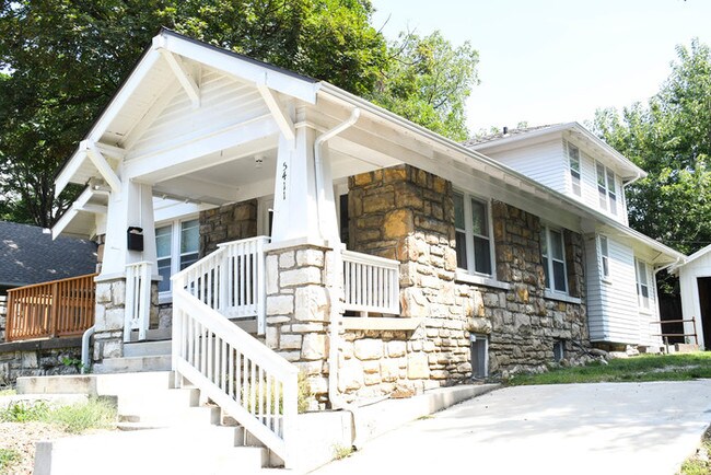 Building Photo - Stunning 3 Bed 1 Bath Home