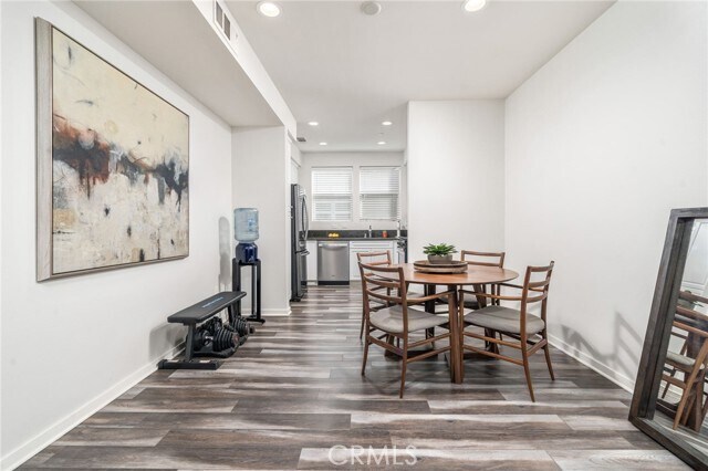 Building Photo - 8836 Jacaranda Ave