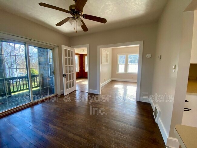 Building Photo - 623 Doris Ave