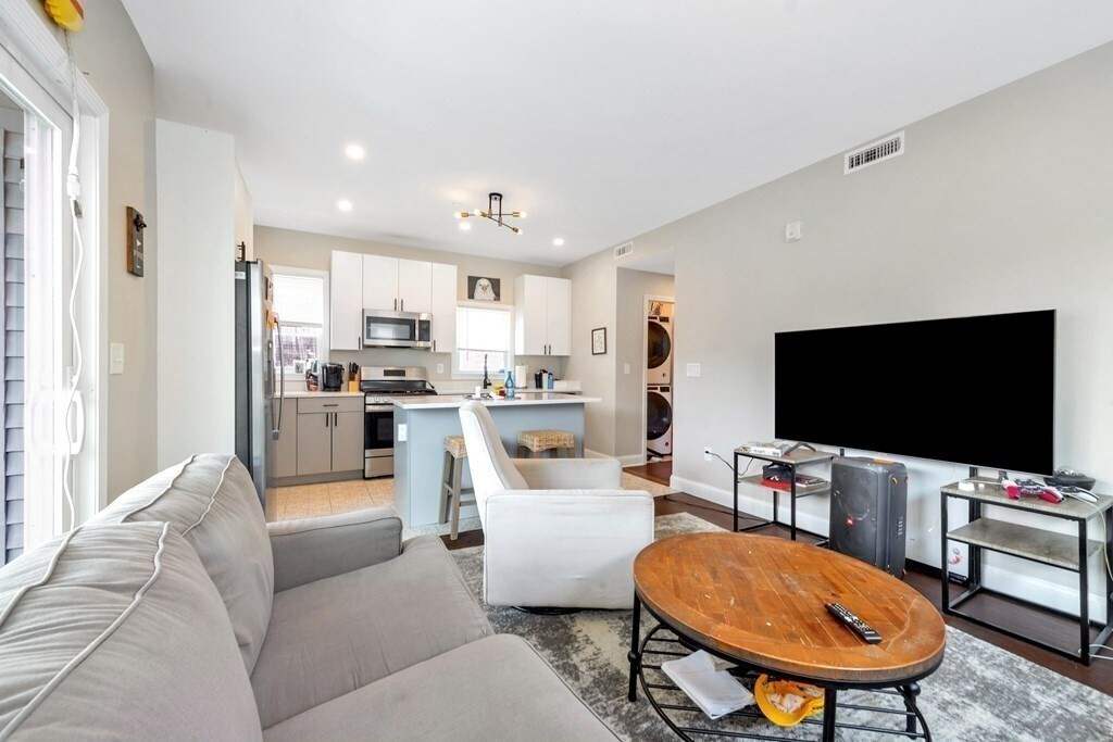 Building Photo - 774 Columbia Rd