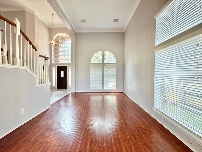 Building Photo - 4614 Forest Home Dr
