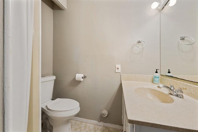 Building Photo - 2605 W 49th St