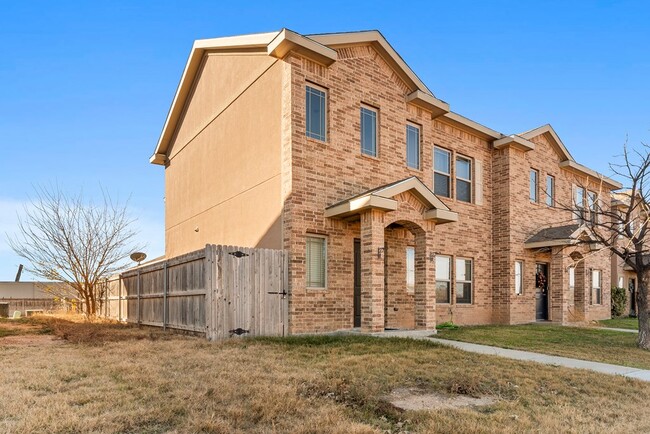 Building Photo - 201 Old Course Rd