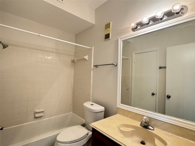 Building Photo - 6500 Harbor Town Dr