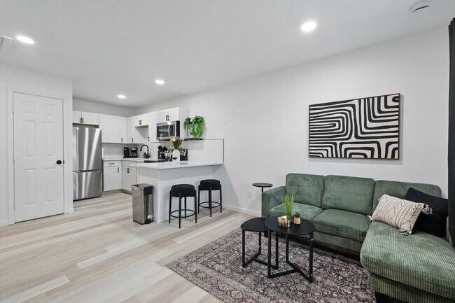 Building Photo - 2336 Minnie St