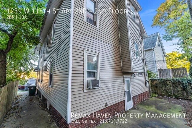 Building Photo - 1239 W 115th St