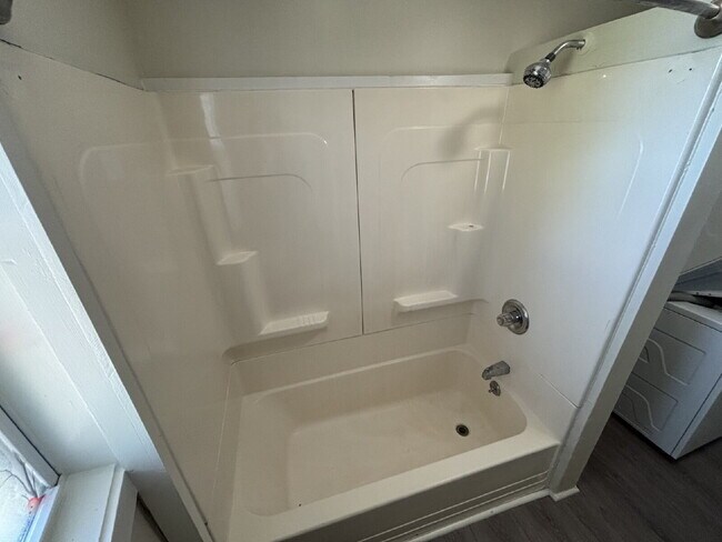 Building Photo - Spacious 4BR / 2BA Sanford Apartment with Heat Included!