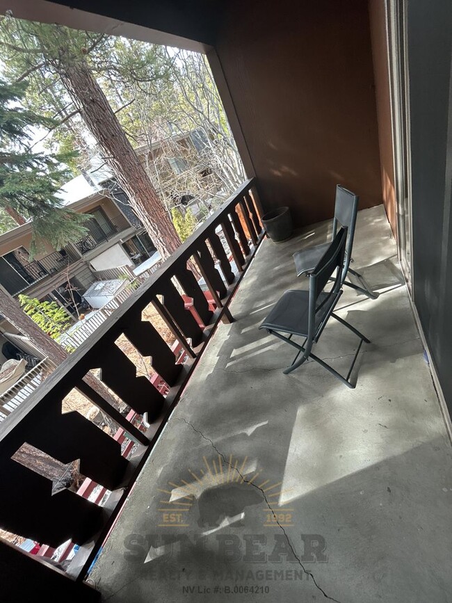 Building Photo - 3 Bedroom - Great Location!