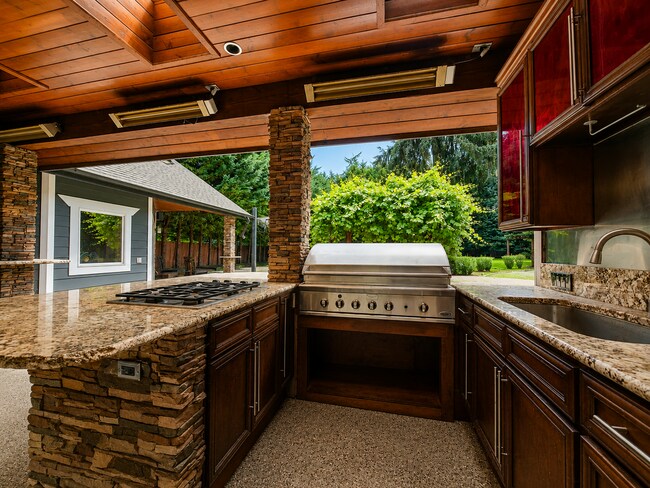 Building Photo - Spacious 3BD Rambler