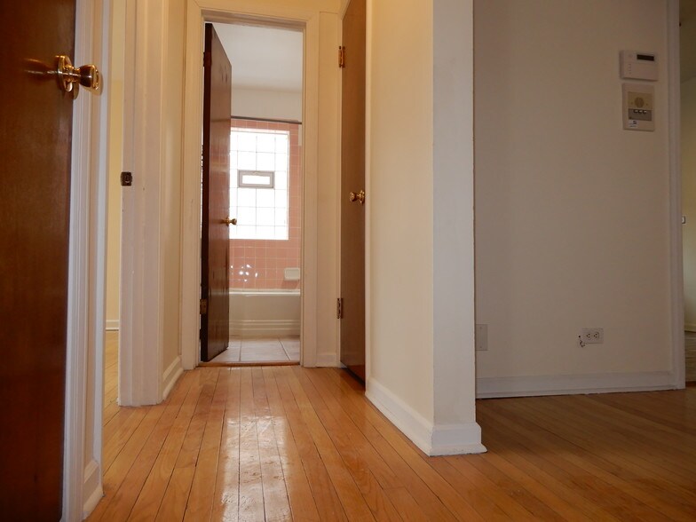 coat and linen closets - 1526 N Harlem Ave