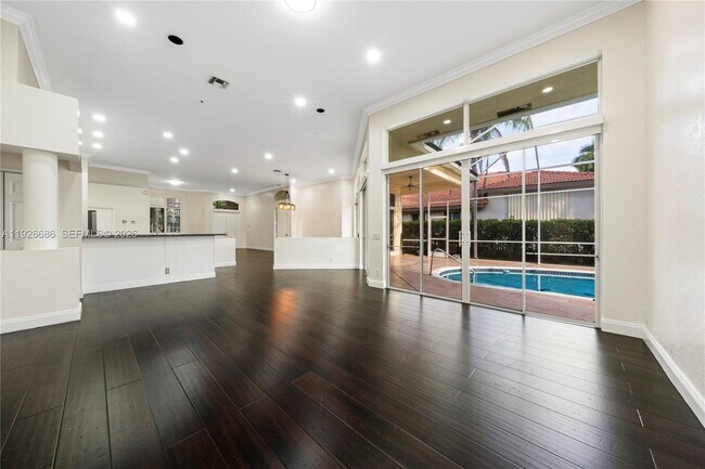 Building Photo - 2893 Oakbrook Dr