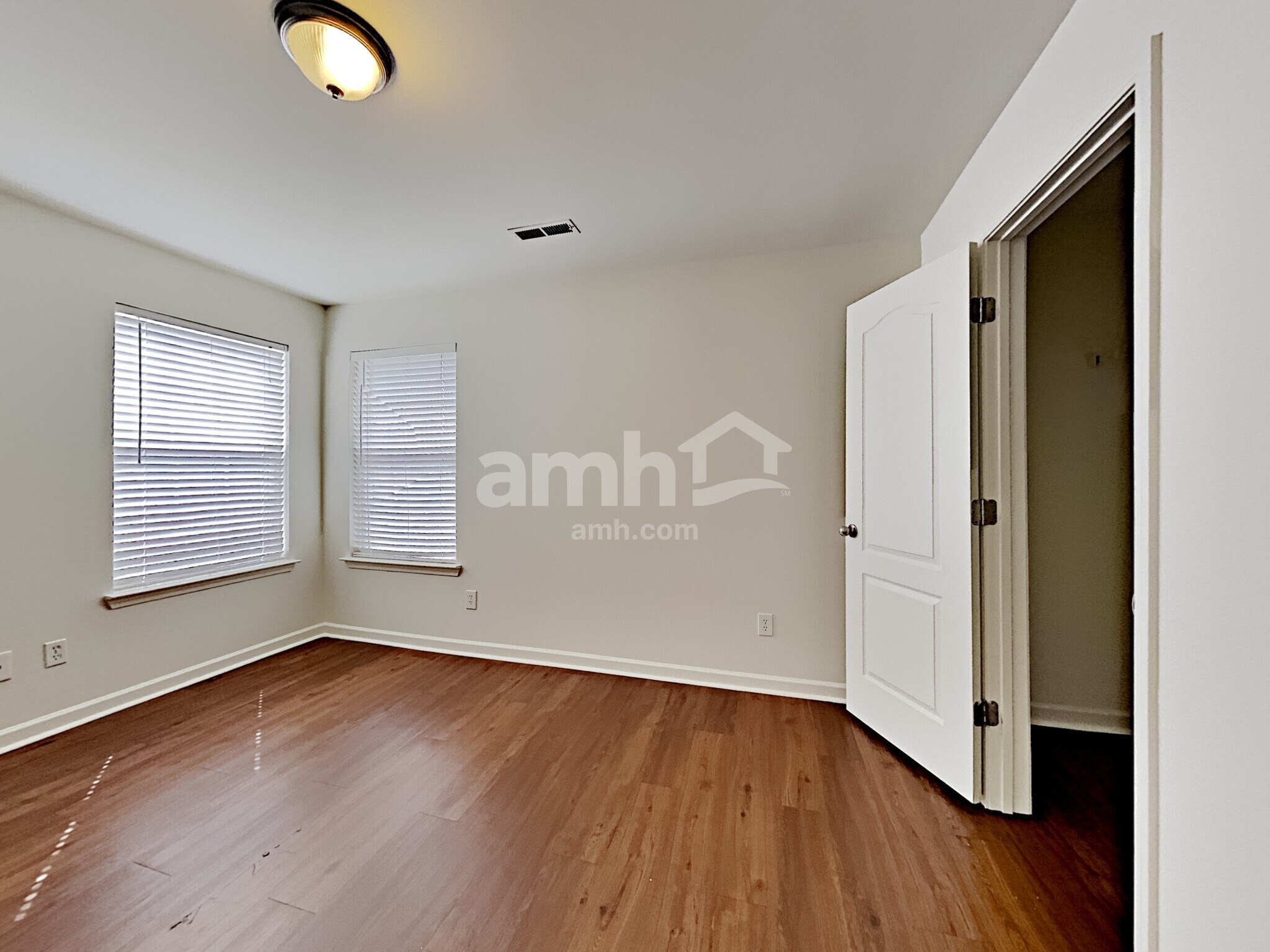 Building Photo - 679 Whispering Breeze