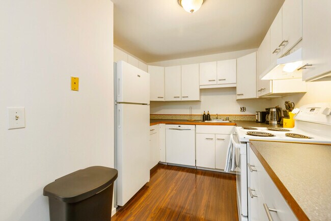 Building Photo - 15704 Ash Way