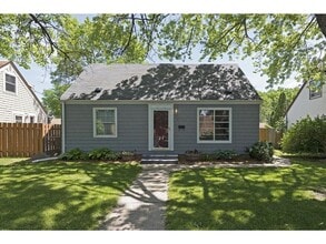 Building Photo - Charming Bungalow Available - Walk To Southdale Mall!