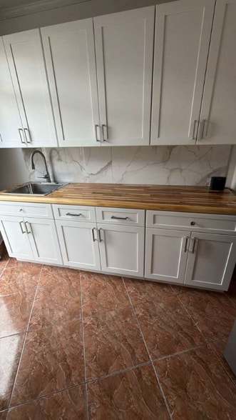 Building Photo - 8726 Brackenwood Dr