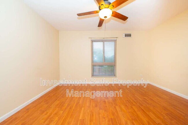 Building Photo - 1453 Melrose Ave