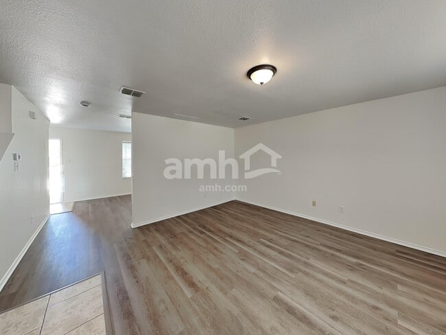 Building Photo - 4916 Water Ridge Ln