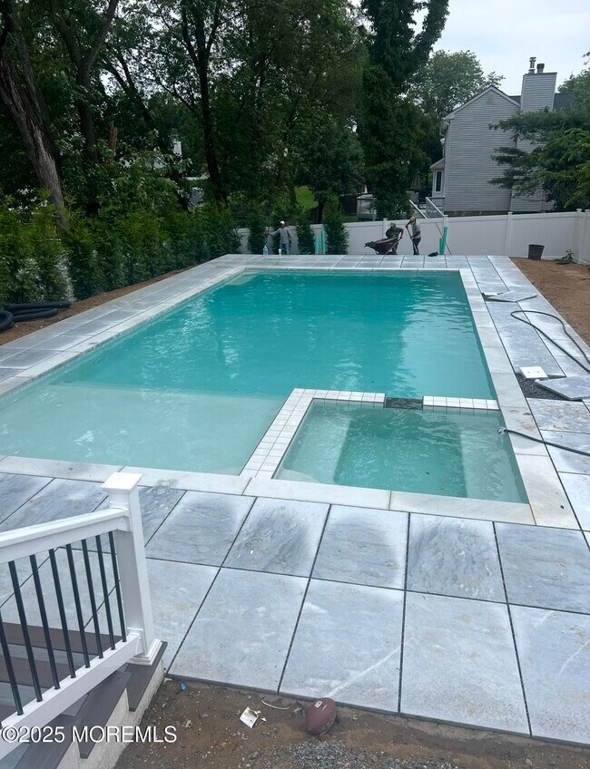 Building Photo - 373 W Park Ave