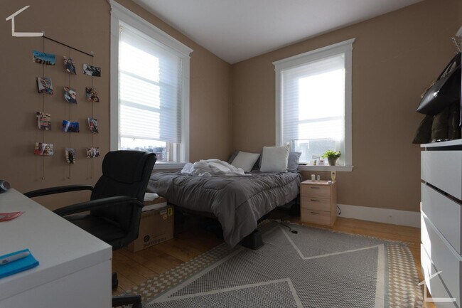 Building Photo - ALLSTON - 5 bed 2 bath - 9/1/26