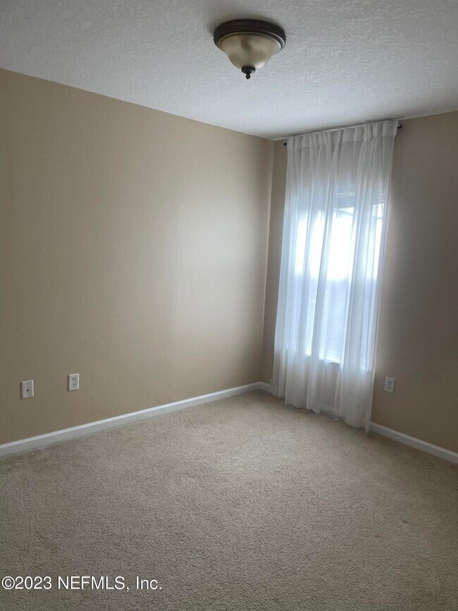 Building Photo - 876 Black Cherry Dr S