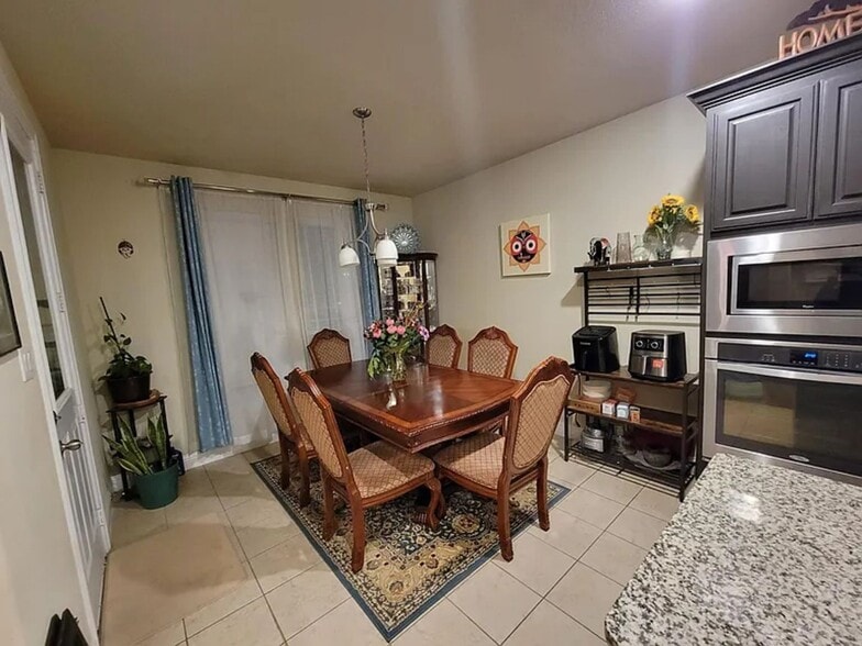 Building Photo - 1011 Nail Ln